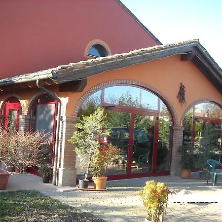 Cornelia Couette-café Monticelli dʼOngina